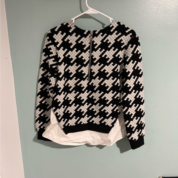 Essue Sweater - Picture 3 of 3